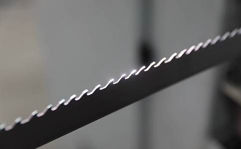 九龙坡双金属带锯条产生切削噪音的原因具体有哪些？